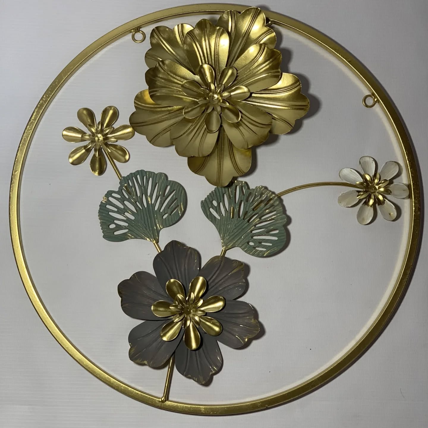 Round Golden Metal Flower Frame